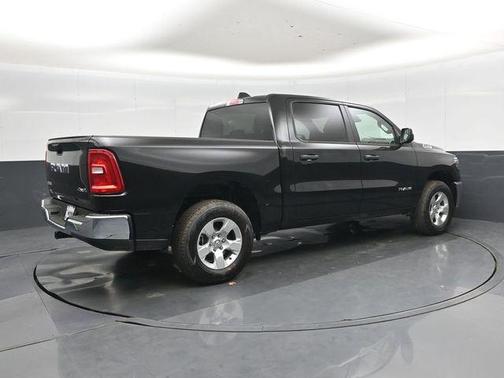 Diamond Black Crystal Pearlcoat 2026 RAM 1500 Big Horn/Lone Star