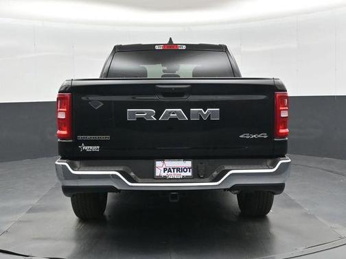 Diamond Black Crystal Pearlcoat 2026 RAM 1500 Big Horn/Lone Star