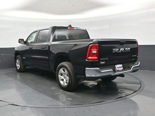 Diamond Black Crystal Pearlcoat 2026 RAM 1500 Big Horn/Lone Star