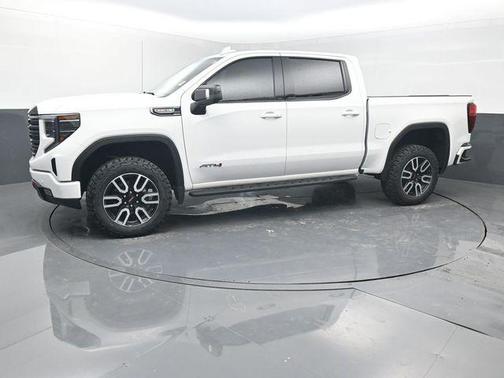 Summit White 2025 GMC Sierra 1500 AT4