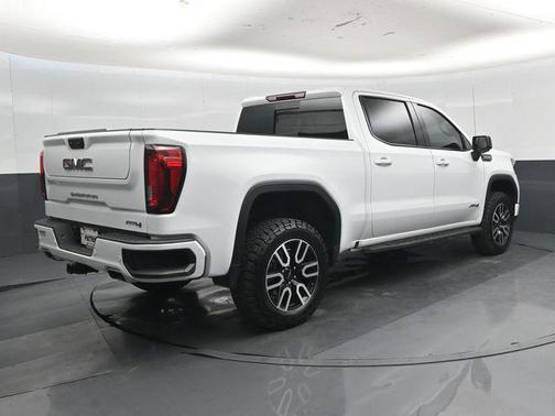 Summit White 2025 GMC Sierra 1500 AT4