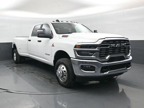 Bright White Clearcoat 2026 RAM 3500 Big Horn Crew Cab 4x4 8' Box