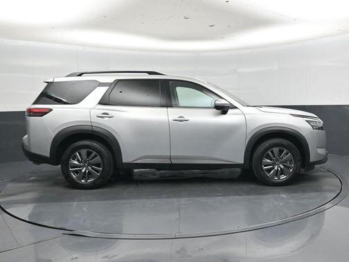 Brilliant Silver Metallic 2024 Nissan Pathfinder SV 4WD