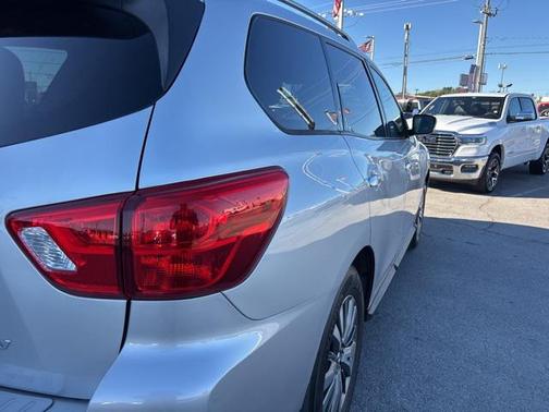 2018 Nissan Pathfinder SV
