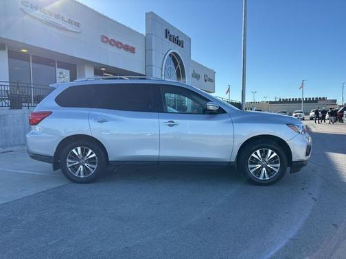 2018 Nissan Pathfinder SV