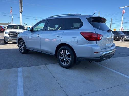 2018 Nissan Pathfinder SV