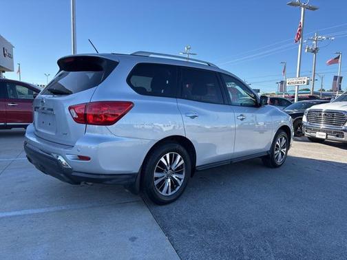 2018 Nissan Pathfinder SV