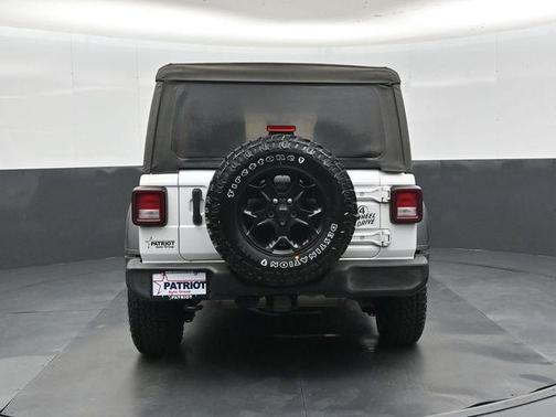 Bright White Clearcoat 2023 Jeep Wrangler Willys