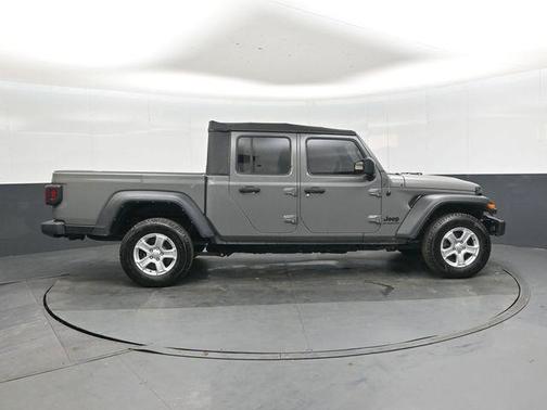 Sting-Gray Clearcoat 2021 Jeep Gladiator Sport