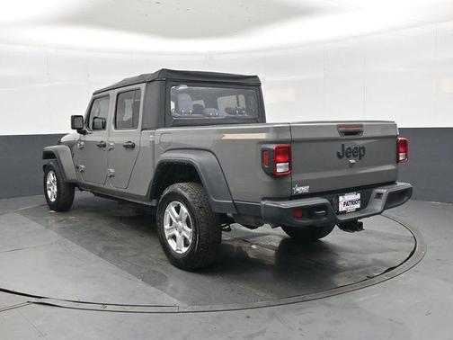 Sting-Gray Clearcoat 2021 Jeep Gladiator Sport