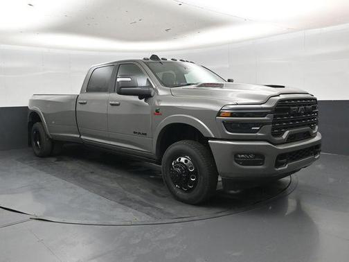 Ceramic Gray Clearcoat 2026 RAM 3500 Limited Crew Cab 4x4 8' Box