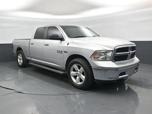 Bright Silver Metallic Clearcoat 2017 RAM 1500 SLT