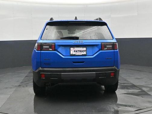 Hydro Blue Pearlcoat 2026 Jeep Cherokee Laredo 4x4
