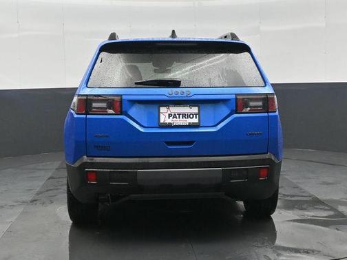 Hydro Blue Pearlcoat 2026 Jeep Cherokee Laredo 4x4