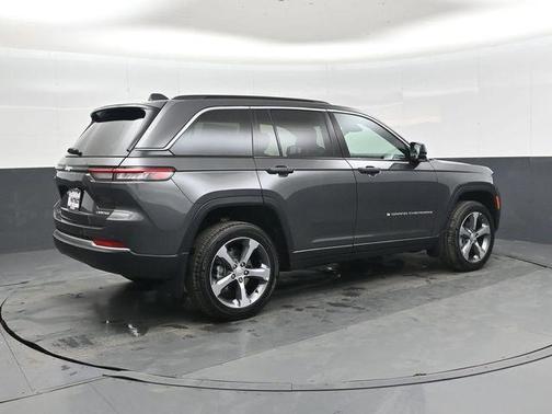 baltic gray metallic clearcoat 2026 Jeep Grand Cherokee Limited