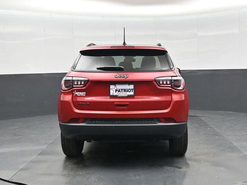 Red Hot Pearlcoat 2026 Jeep Compass Latitude