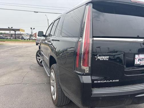 2016 Cadillac Escalade Luxury