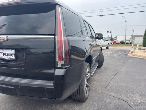 2016 Cadillac Escalade Luxury