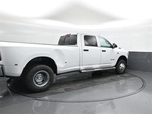 2022 RAM 3500 Tradesman Crew Cab 4x4 8' Box