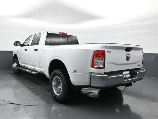2022 RAM 3500 Tradesman Crew Cab 4x4 8' Box