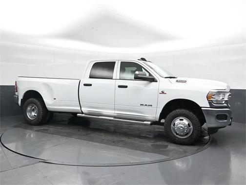 2022 RAM 3500 Tradesman Crew Cab 4x4 8' Box