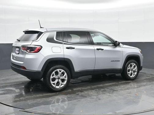 Silver Zynith Metallic Clearcoat 2025 Jeep Compass Sport