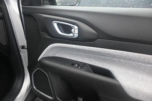 Silver Zynith Metallic Clearcoat 2025 Jeep Compass Sport