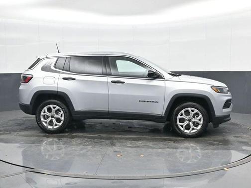 Silver Zynith Metallic Clearcoat 2025 Jeep Compass Sport