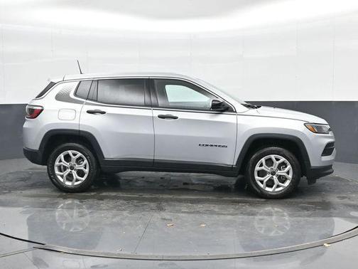 Silver Zynith Metallic Clearcoat 2025 Jeep Compass Sport