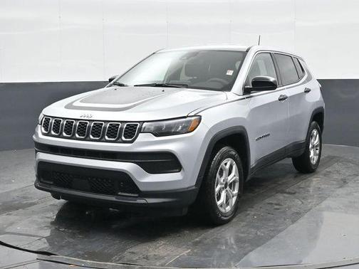 Silver Zynith Metallic Clearcoat 2025 Jeep Compass Sport