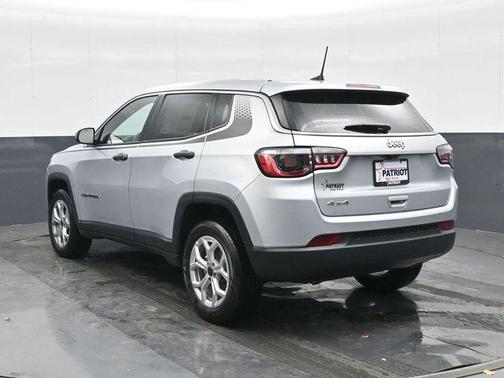 Silver Zynith Metallic Clearcoat 2025 Jeep Compass Sport