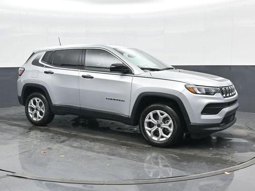 Silver Zynith Metallic Clearcoat 2025 Jeep Compass Sport