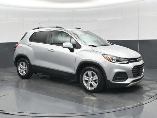 Silver Ice Metallic 2022 Chevrolet Trax LT