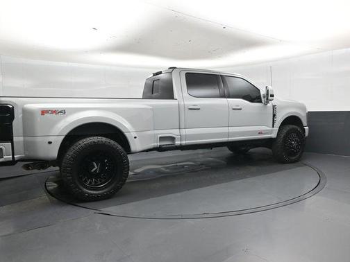 Avalanche 2025 Ford F-350 Platinum