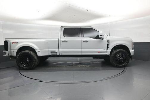 Avalanche 2025 Ford F-350 Platinum
