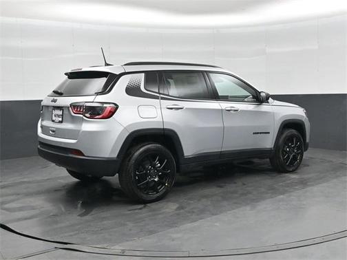 2026 Jeep Grand Cherokee Altitude