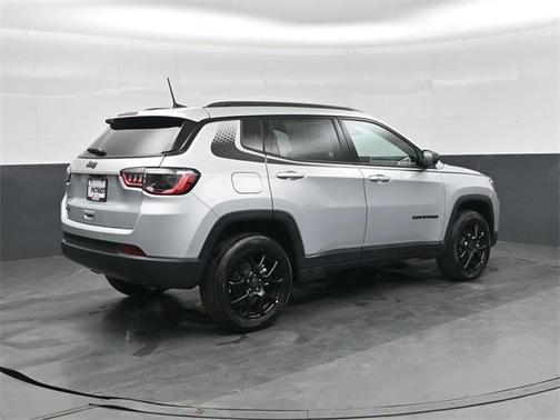 2026 Jeep Grand Cherokee Altitude