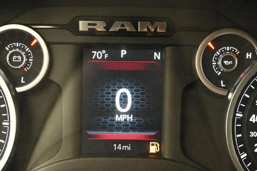 Diamond Black Crystal Pearlcoat 2027 RAM 1500 Big Horn/Lone Star