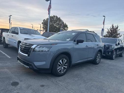 2023 Nissan Pathfinder SL 4WD