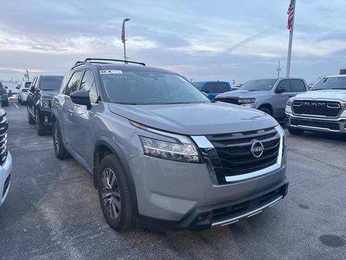 2023 Nissan Pathfinder SL 4WD