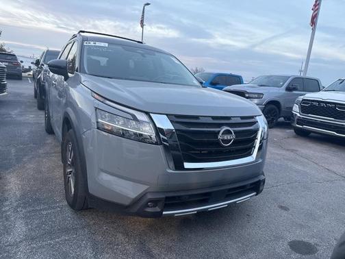 2023 Nissan Pathfinder SL 4WD
