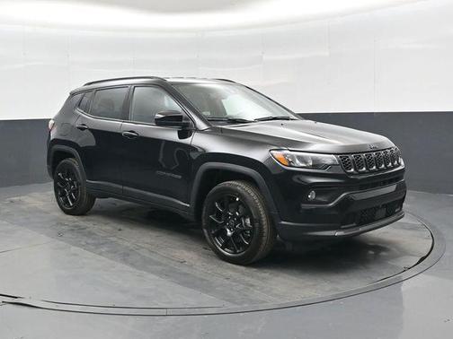 Diamond Black Crystal Pearlcoat 2026 Jeep Compass Latitude
