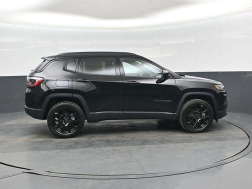 Diamond Black Crystal Pearlcoat 2026 Jeep Compass Latitude