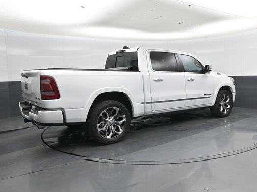 Bright White Clearcoat 2022 RAM 1500 Limited