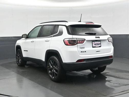 Bright White Clearcoat 2026 Jeep Compass Latitude