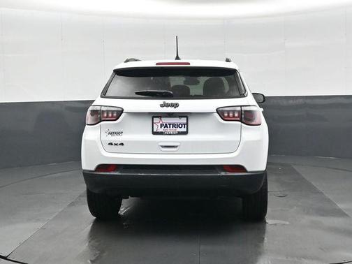 Bright White Clearcoat 2026 Jeep Compass Latitude
