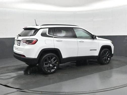 Bright White Clearcoat 2026 Jeep Compass Latitude