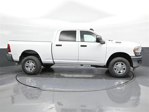 2023 RAM 2500 Tradesman Crew Cab 4x4 6'4' Box