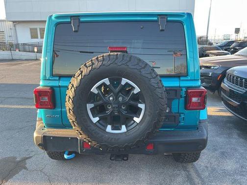 Bikini Pearl Coat 2024 Jeep Wrangler 4xe Rubicon X