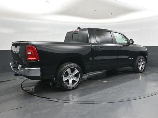 Diamond Black Crystal Pearlcoat 2026 RAM 1500 Tradesman